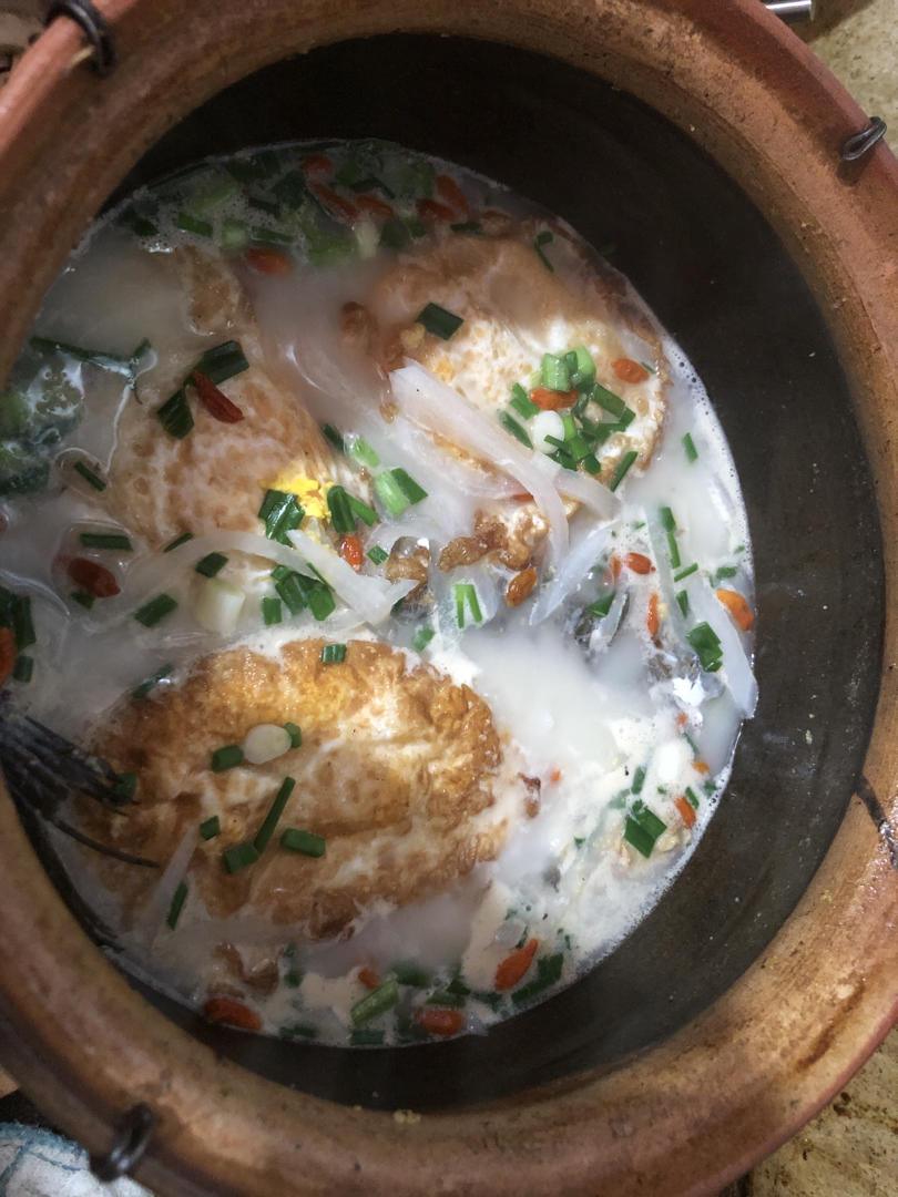 这样做的鲫鱼汤超好喝，奶白奶白的
