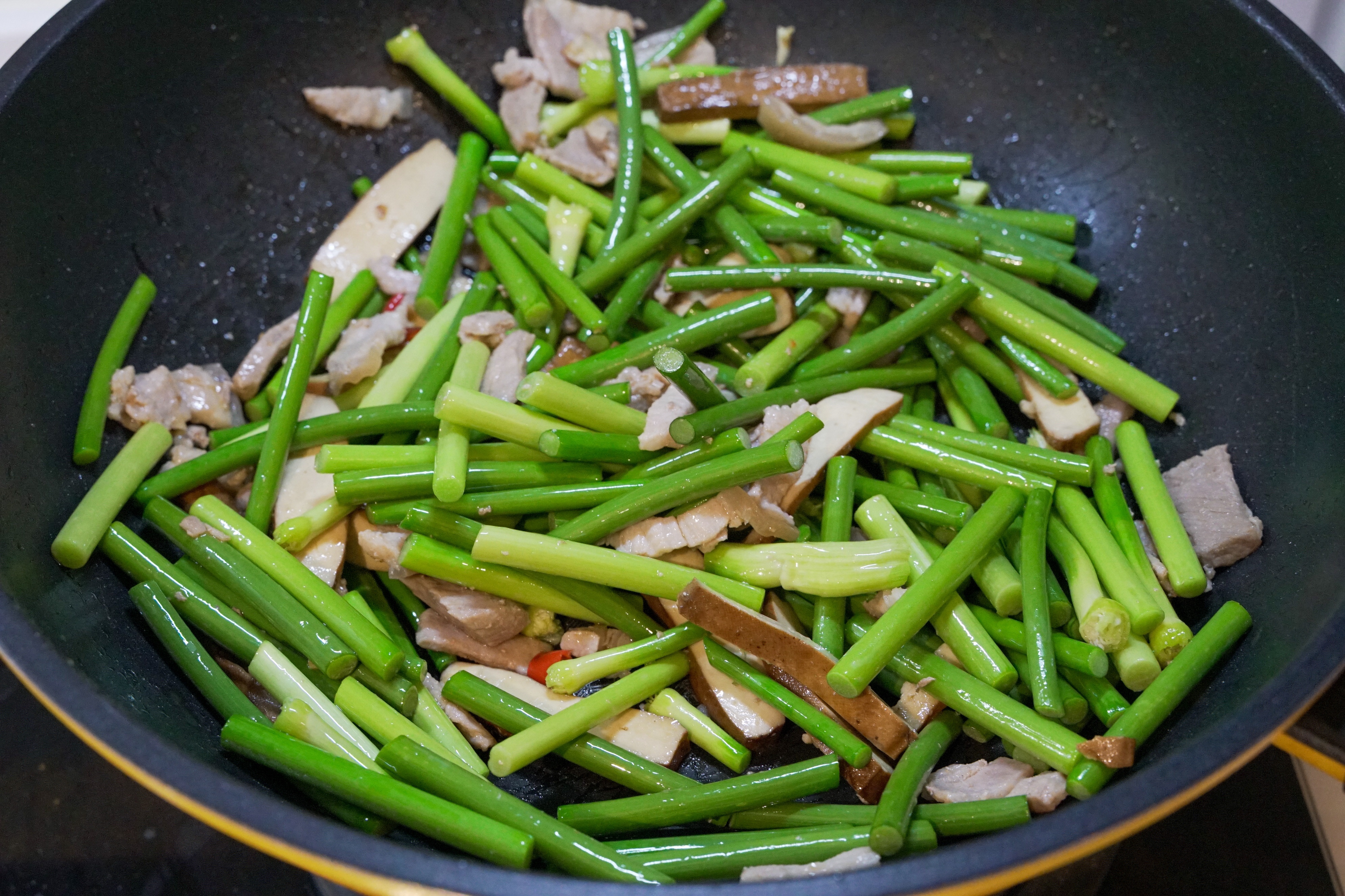 快手菜｜蒜苔豆干炒肉丝的做法 步骤10