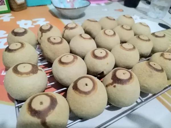 自来红月饼