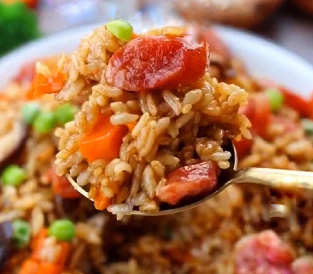 腊肠炒饭（焖饭）的做法