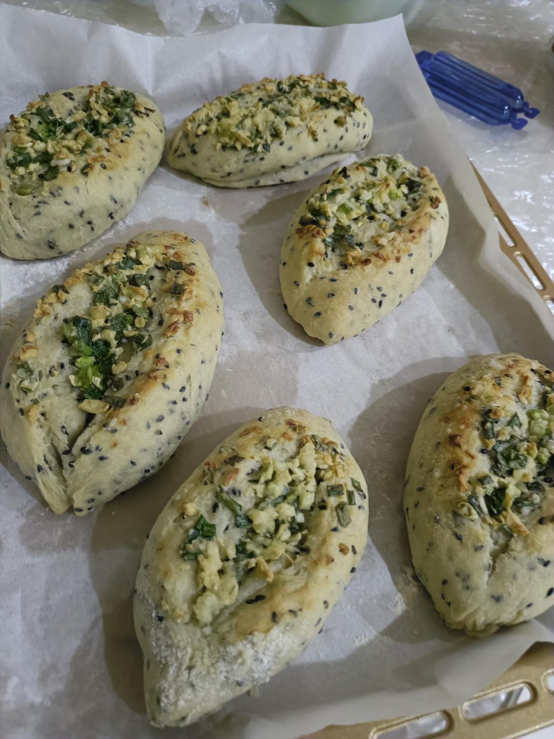『别有深味』简单版法式黑芝麻蒜香咸面包