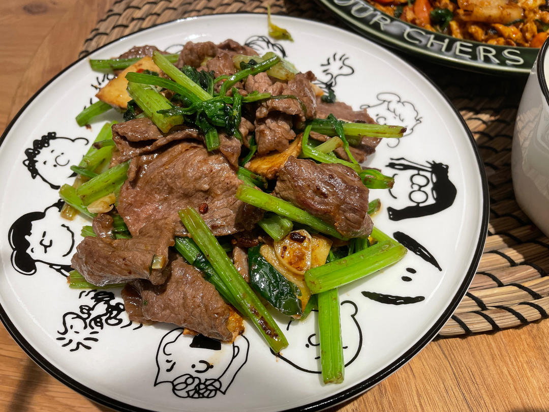 小炒黄牛肉，肉嫩味香！太好吃了简直是米饭杀手！