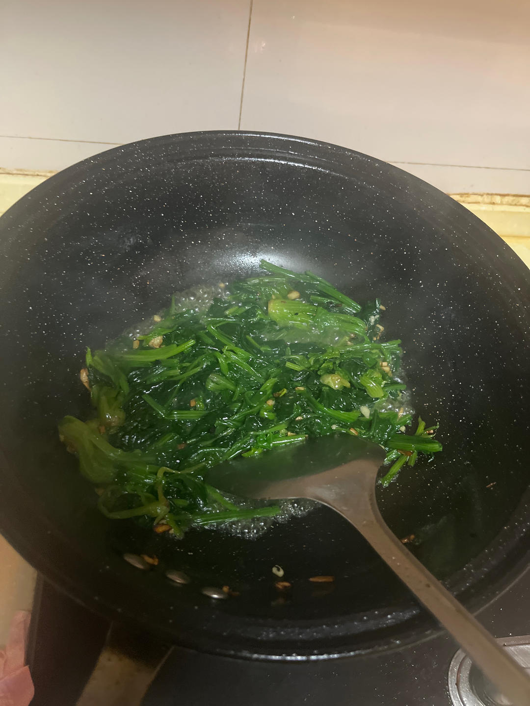不涩口又嫩的清炒菠菜