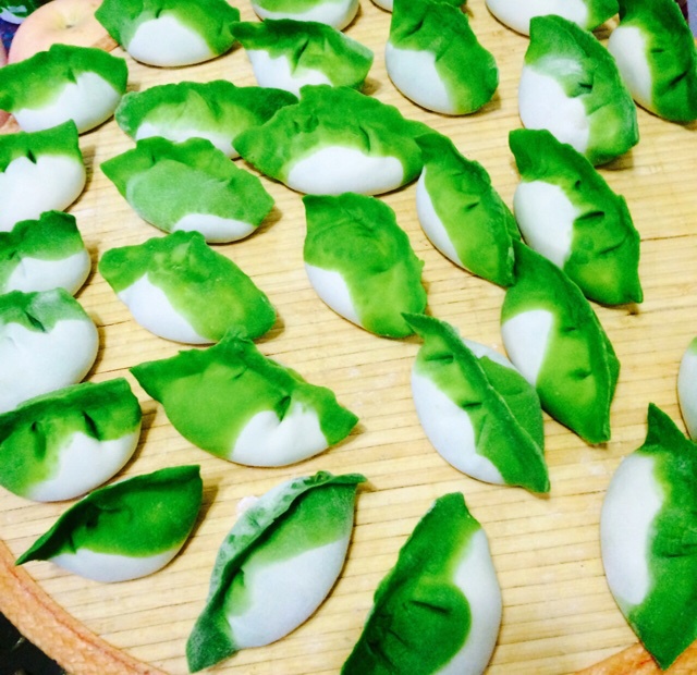 翡翠白玉白菜饺子详细版（附翡翠白玉白菜饺子包法，翡翠白玉饺子皮两种制法，面包机和面，翡翠白玉烧卖，各种馅料搭配）