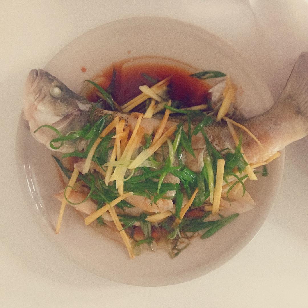 清蒸鱼～娃爸一招儿鲜(附小视频)