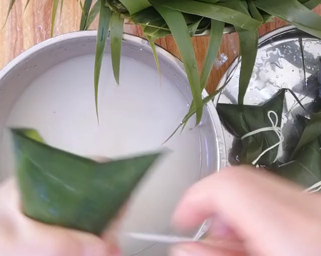 四角粽子（内附包粽子视频）的做法 步骤10