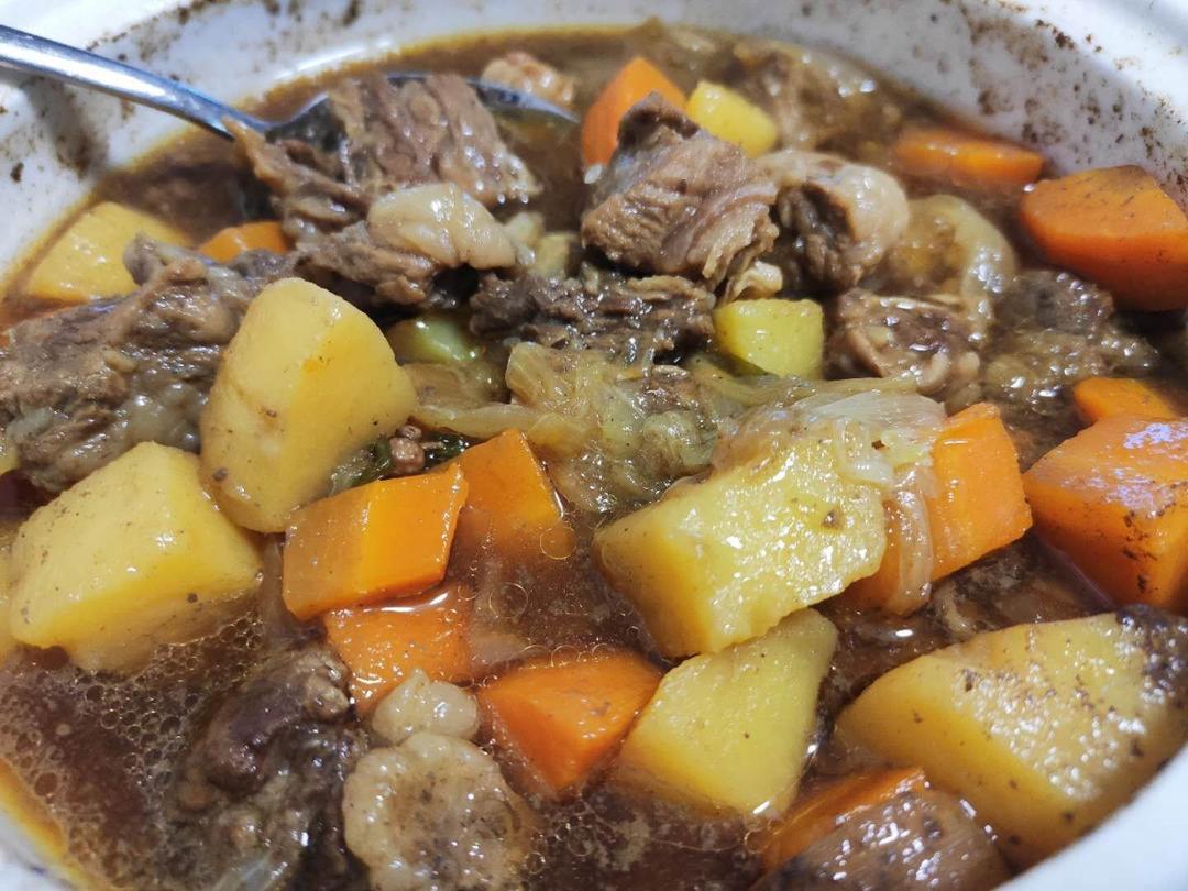 土豆胡萝卜炖牛腩