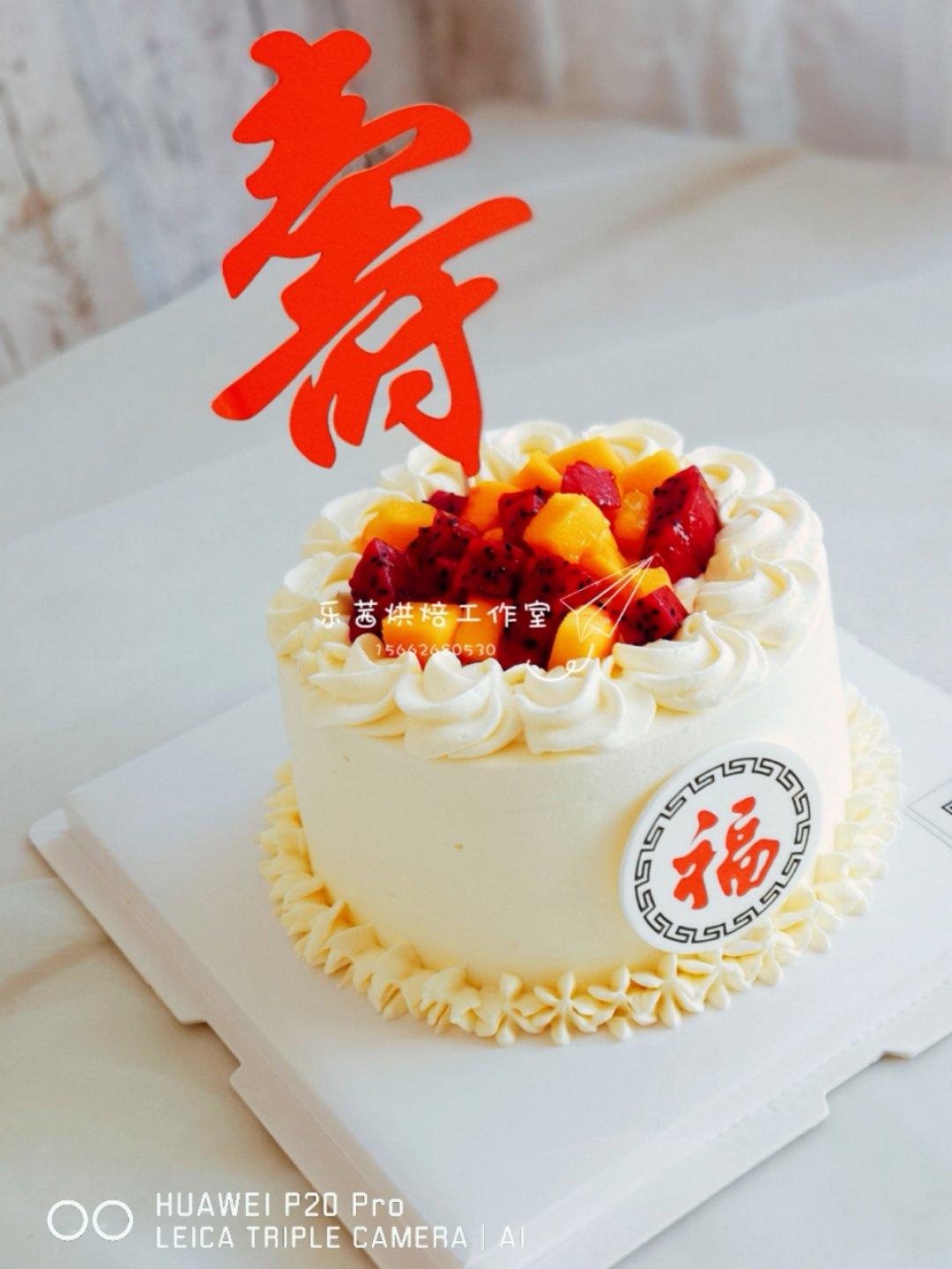 奶油水果装饰蛋糕