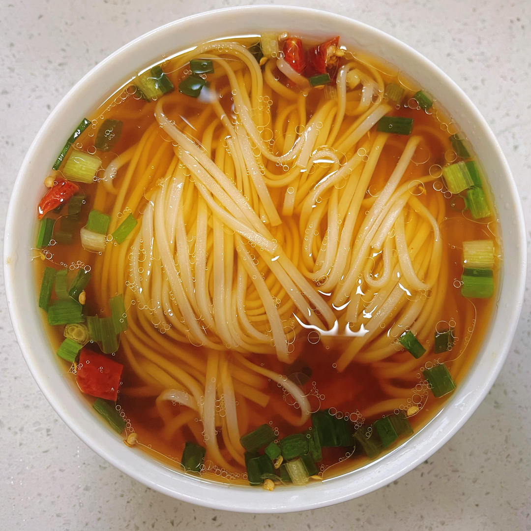一碗简单朴素却有灵魂的阳春面