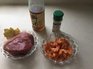 夏日特供：鲜肉虾干小馄饨的做法 步骤1