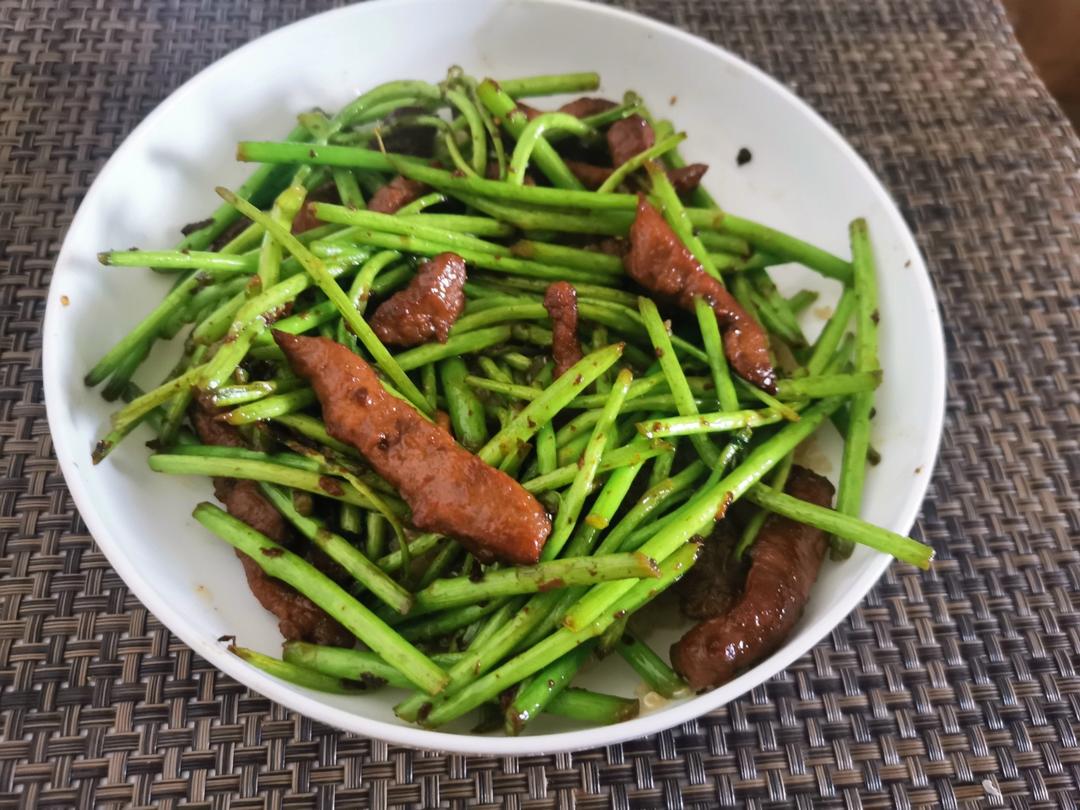 芦蒿炒牛肉