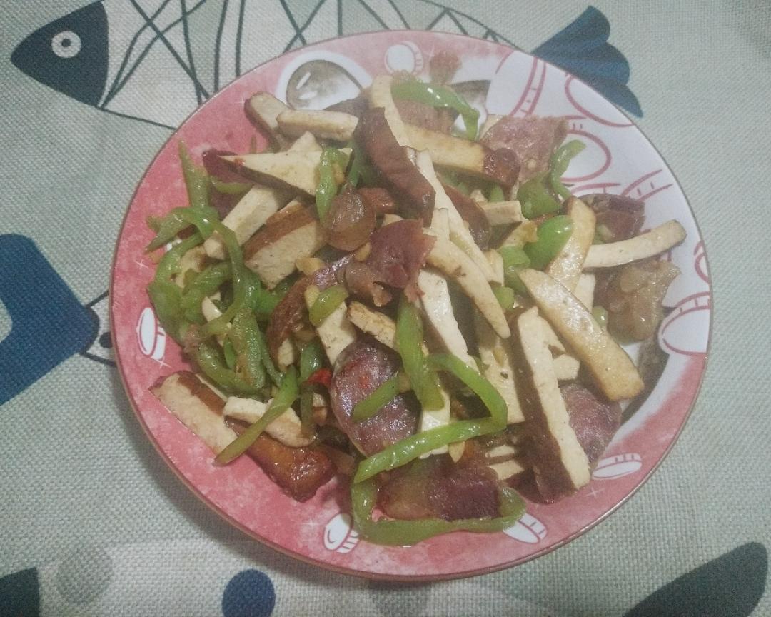 豆干炒香肠（灌肠）