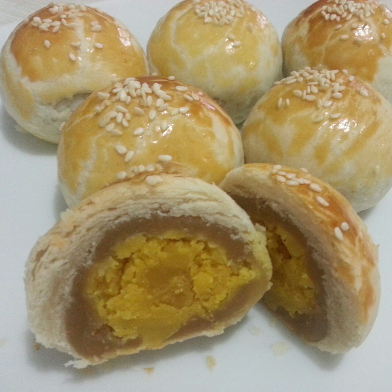 萌得掉渣渣的蛋黄酥