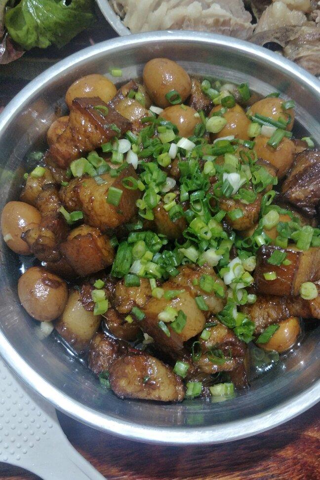 加了鹌鹑蛋后，这盘红烧肉，美味的逆天啦——鹌鹑蛋烧肉（孔瑶食谱）