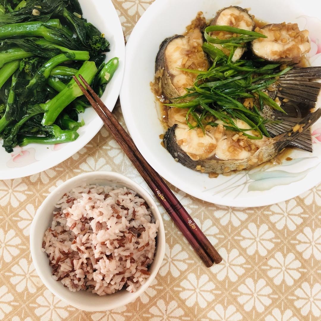 蒜姜蒸草鱼尾