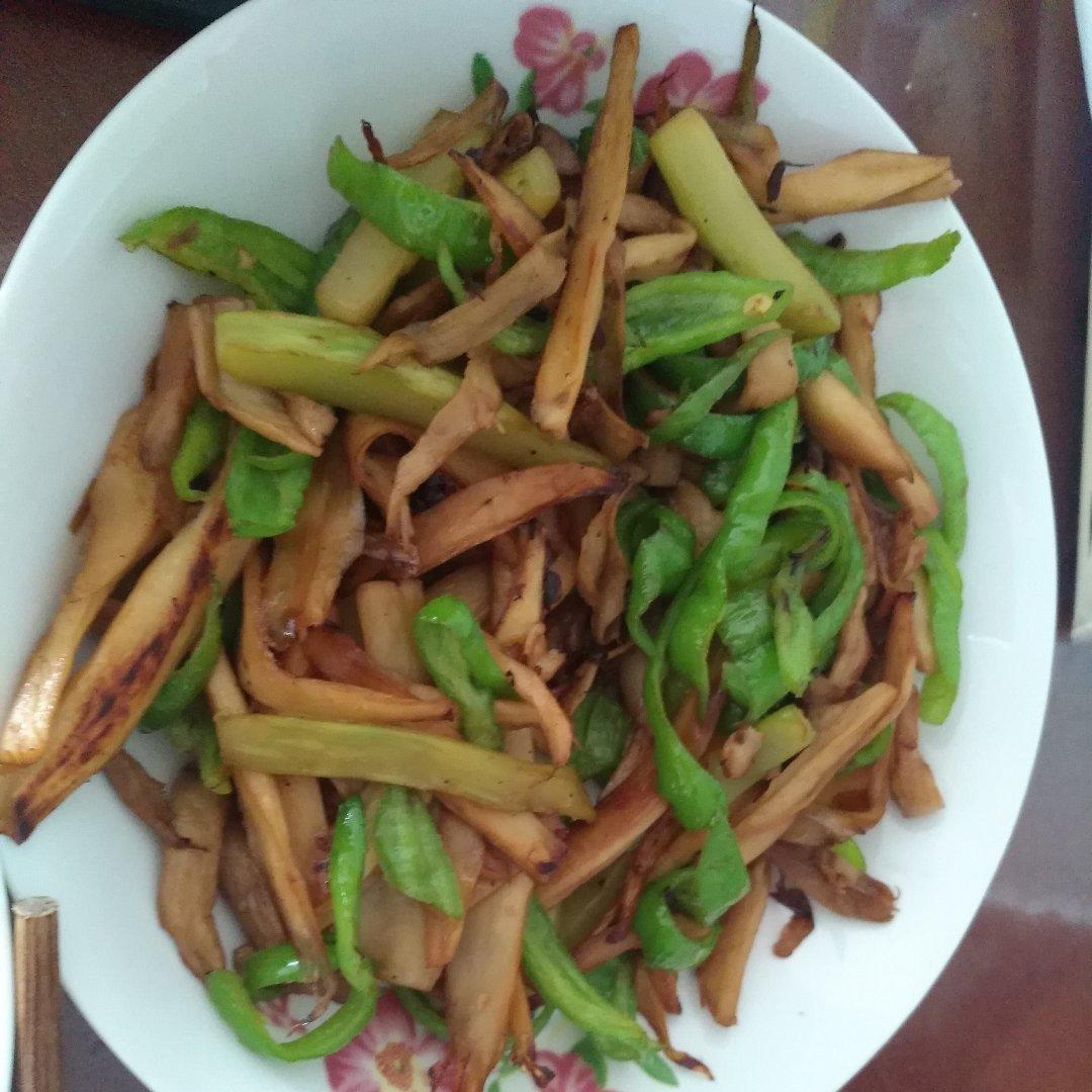 青椒素炒杏鲍菇