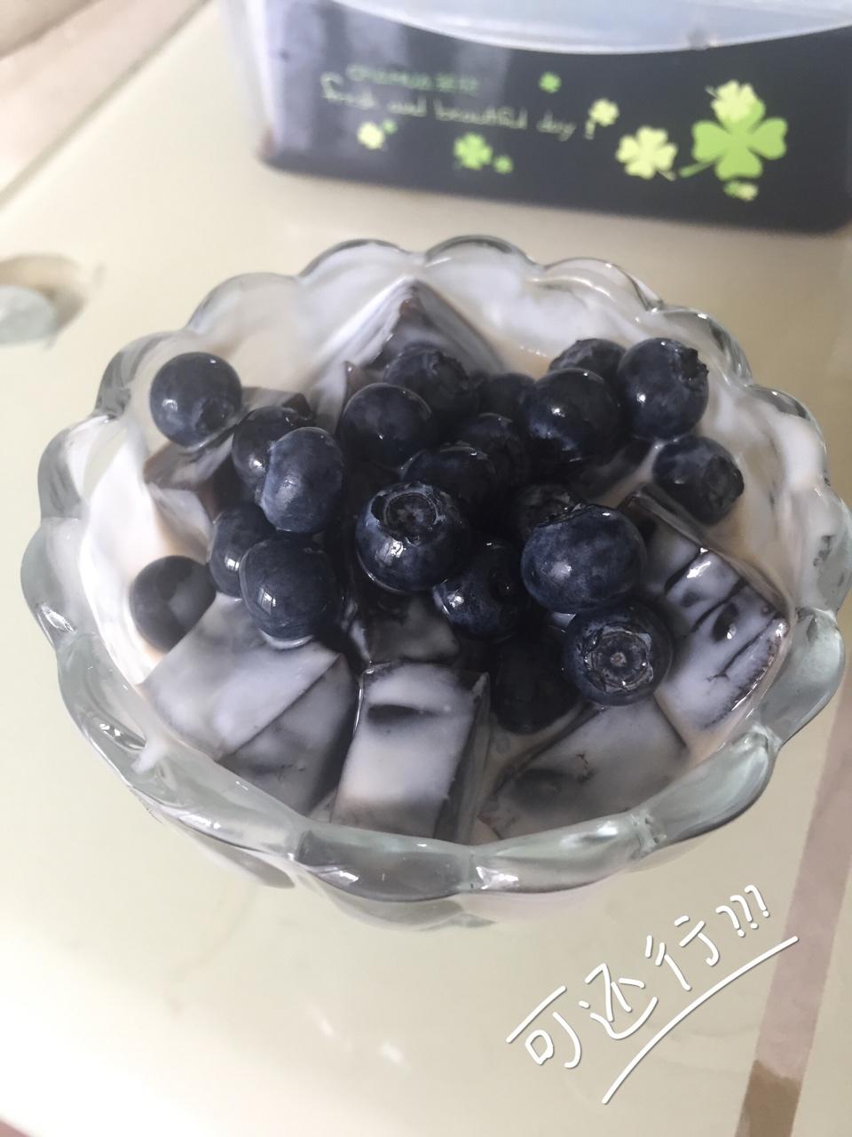 蜜汁龟苓膏