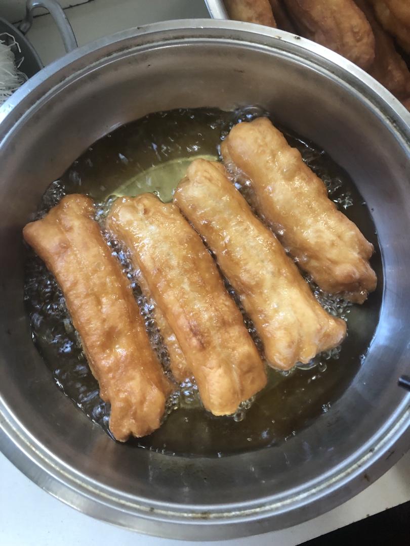 炸油条-中式早餐