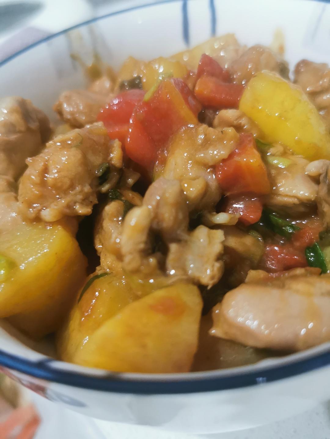 土豆和鸡腿的美味组合😋三丁炒鸡腿肉吃起来