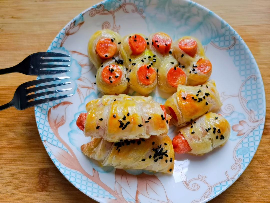 香肠酥皮卷：手抓饼皮还能这样吃，不用和面快速搞定早餐