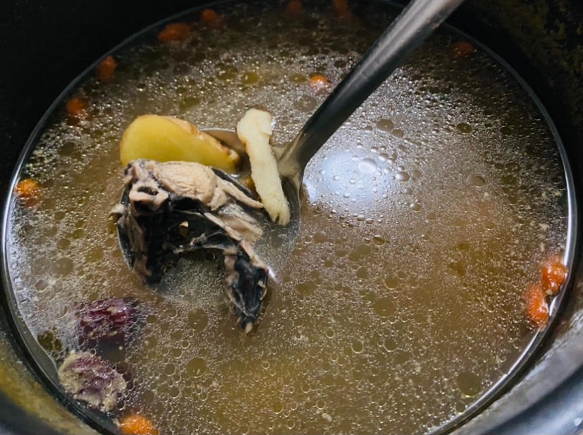 当归乌鸡汤（补气血）