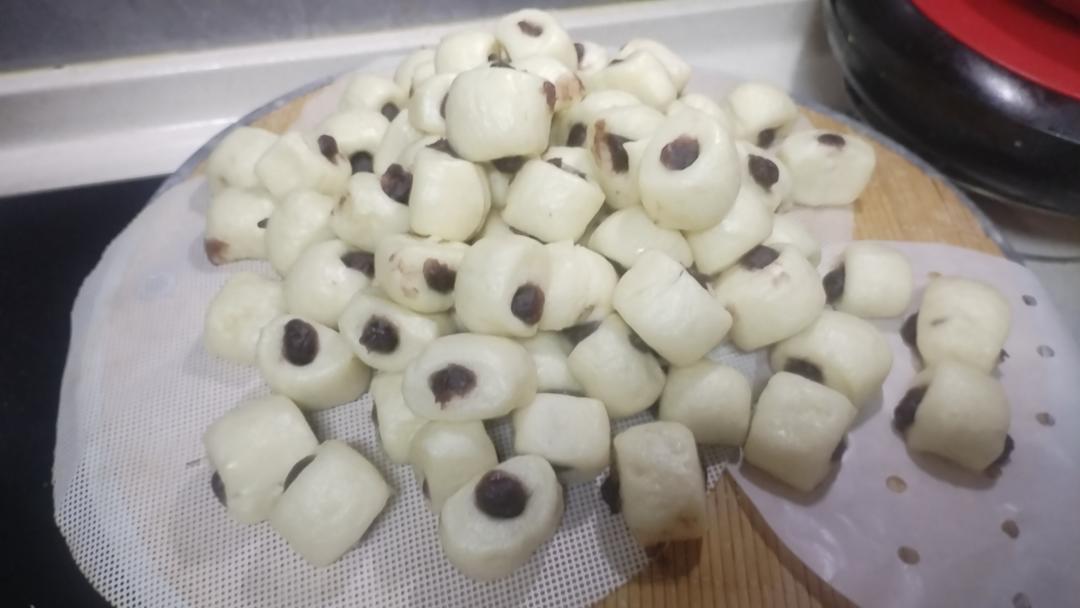 五彩奶香豆沙小馒头