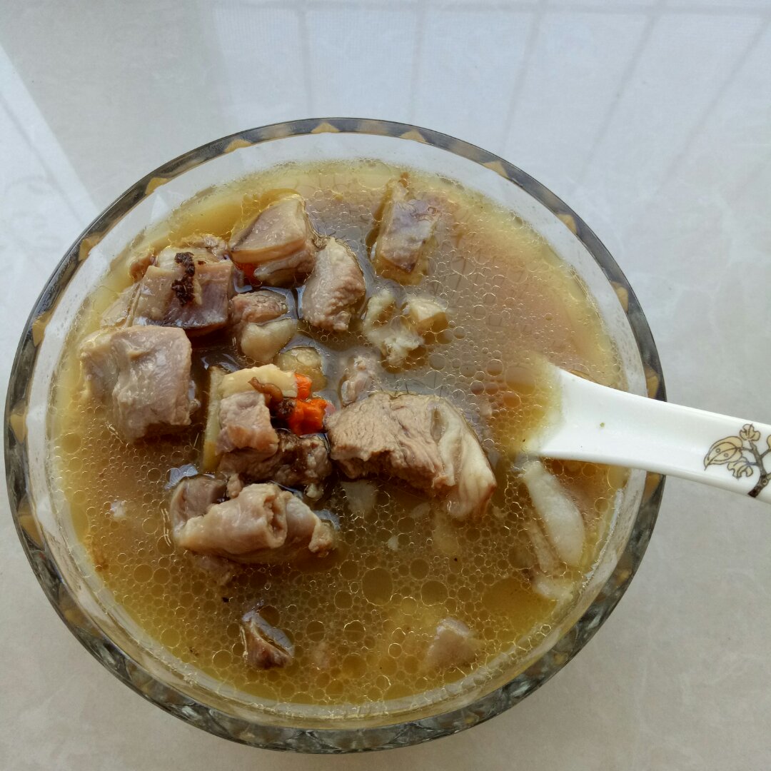 月子餐:當歸生薑羊肉煲湯(驅寒補血)