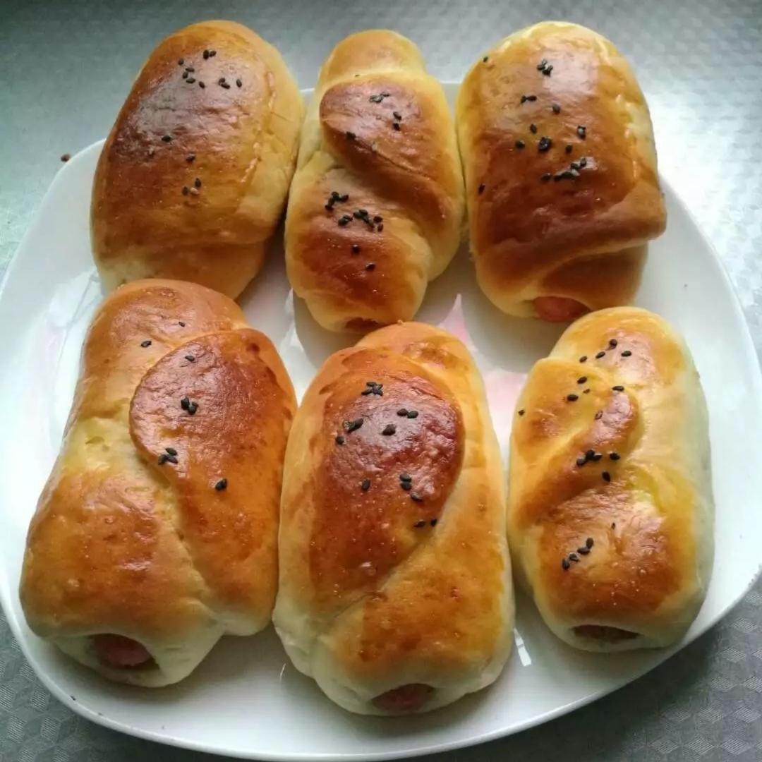 火腿肉松面包卷