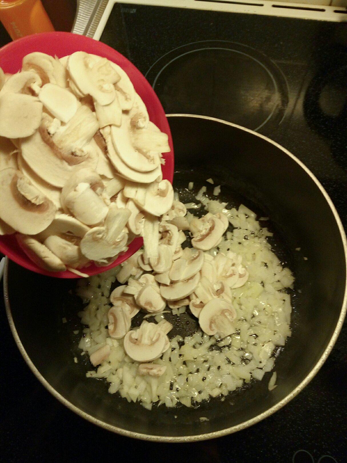 奶油蘑菇汤的做法 步骤6