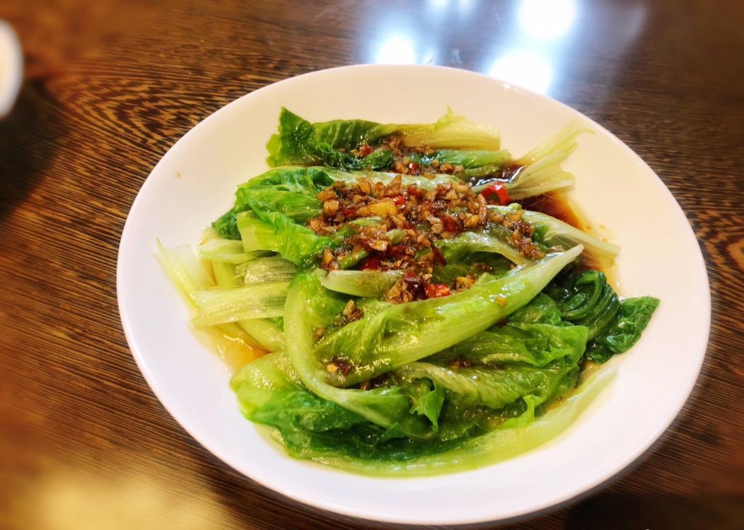蚝油生菜+萝卜花边