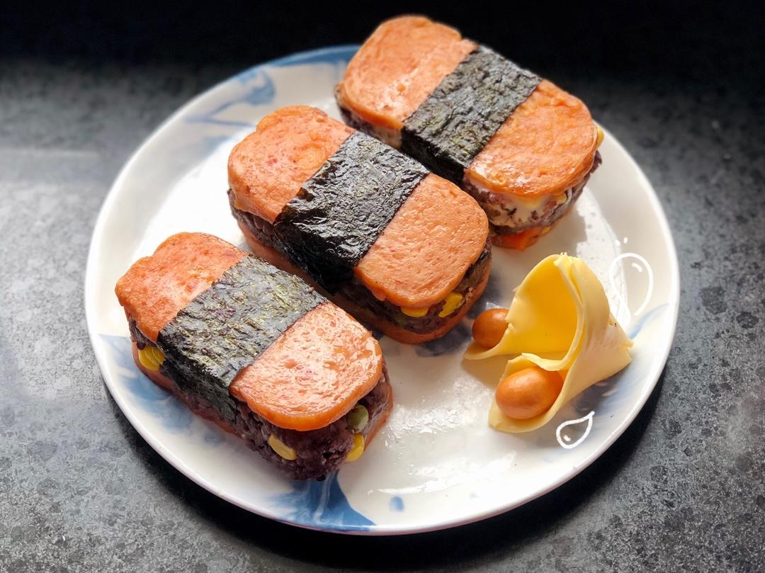 超厚超满足的午餐肉饭团