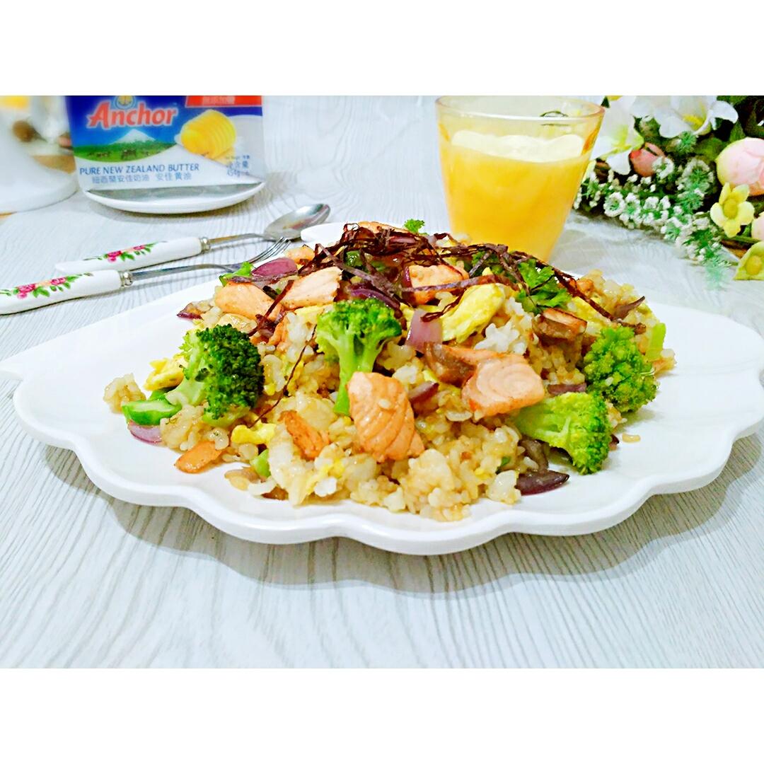 蒜香黄油三文鱼炒饭