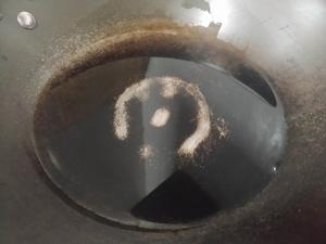 [快手早餐]油浸金枪鱼罐头汁煮面的做法 步骤2