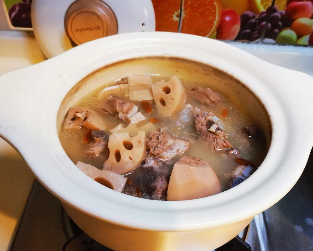 莲藕眉豆排骨煲（祛湿）的做法