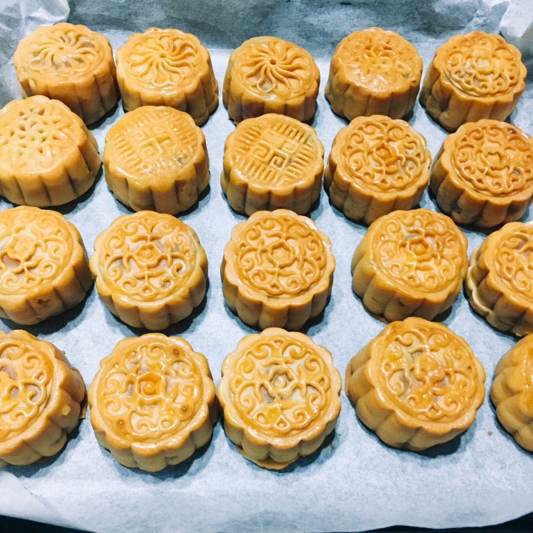 广式月饼——蛋黄莲蓉月饼