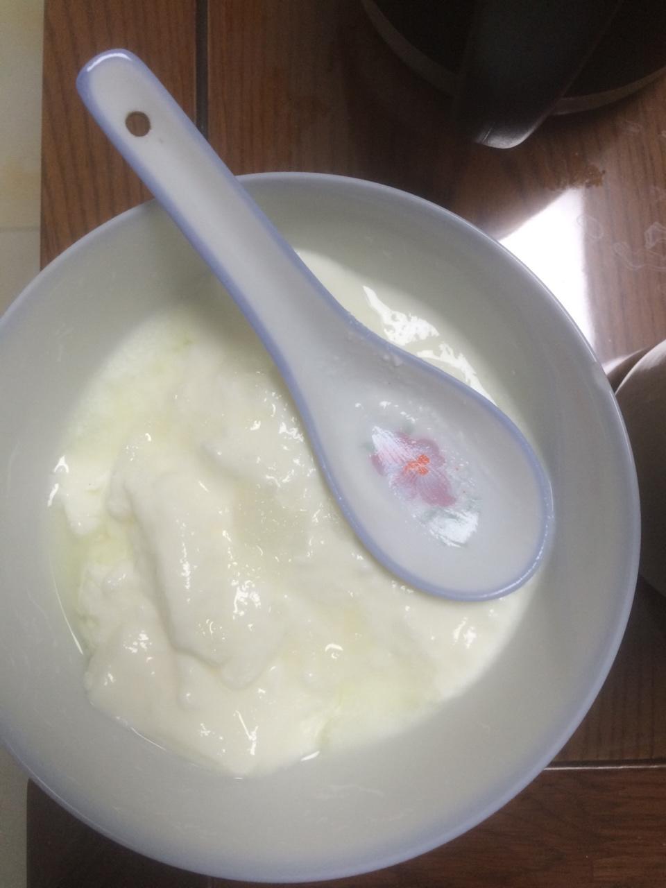 不用酸奶机不用酸奶菌粉一样能做出酸奶来（懒人版）