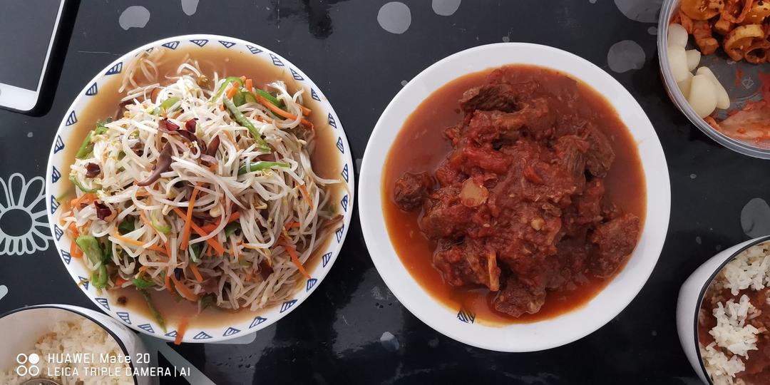 给我一份西红柿炖牛腩，我能吃掉三碗米饭。