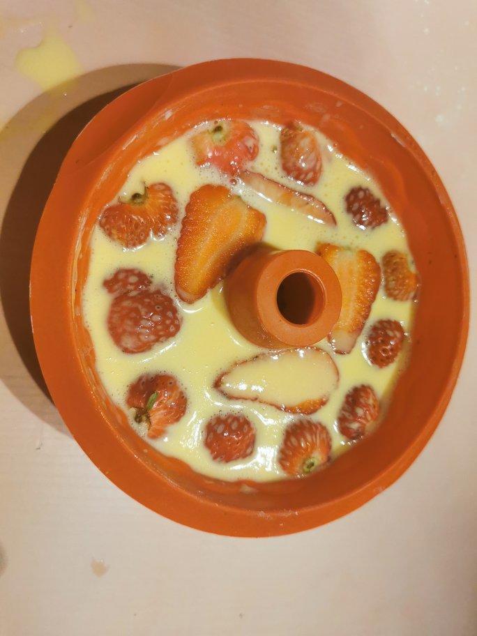 草莓酸奶爆浆蛋糕