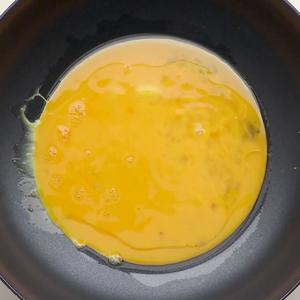 大葱鸡蛋炒粉条的做法 步骤2