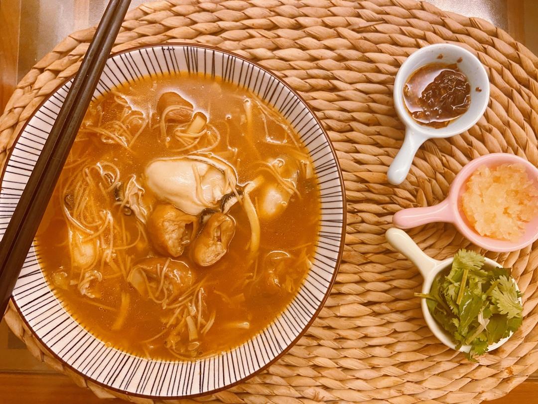 蚵仔大肠面线糊