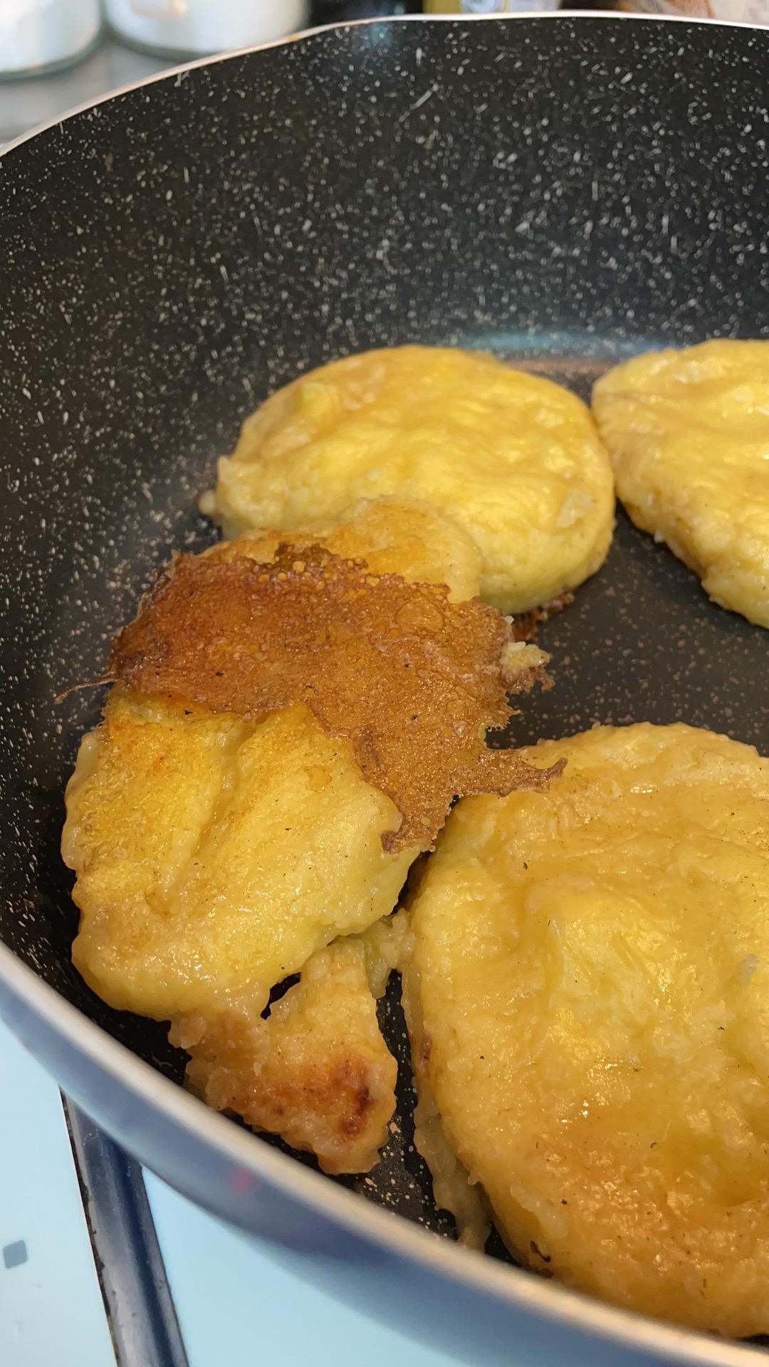 农家乐中的锅贴饼子（玉米饼子 大饼子）