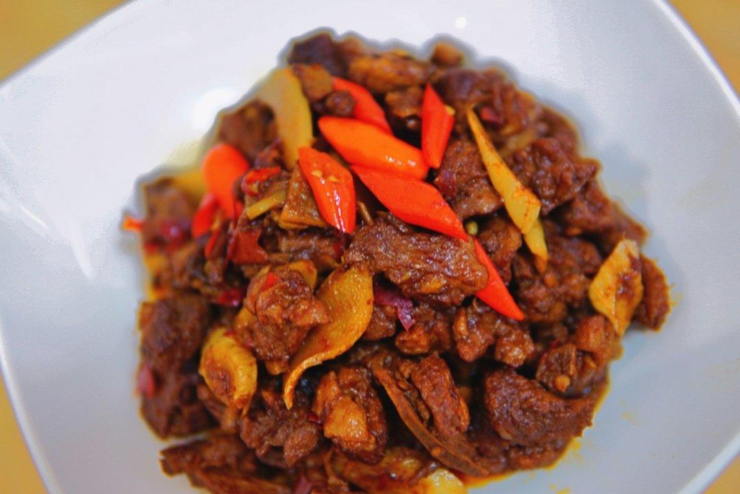 子姜焖鸭煲
