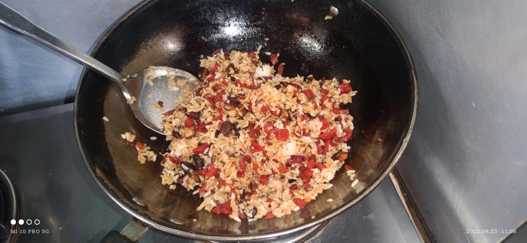 腊肠香菇青菜炒饭