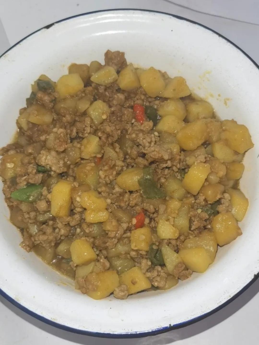 超级下饭的肉沫炒土豆！
