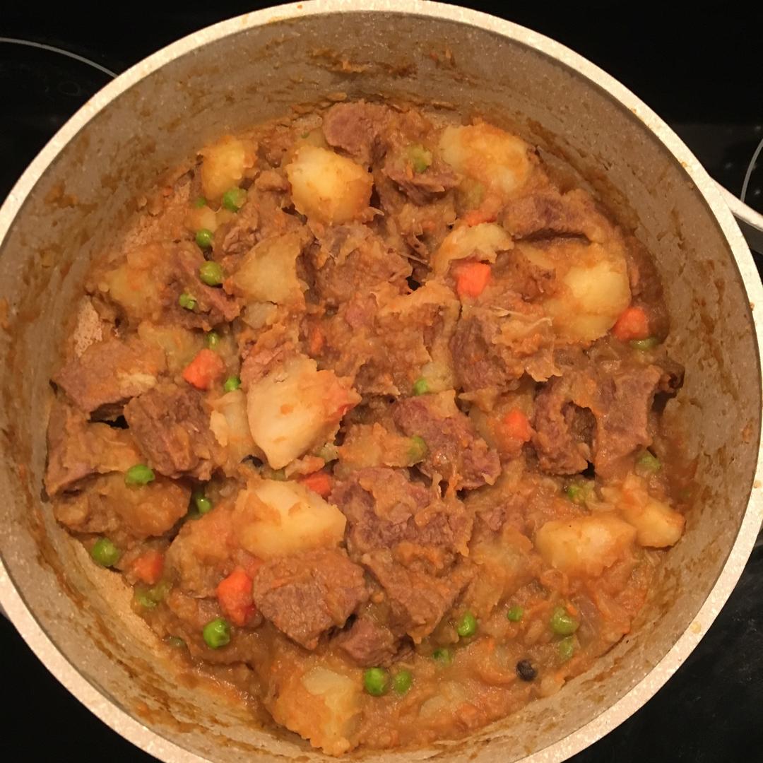 Mr董的招牌咖喱牛肉饭