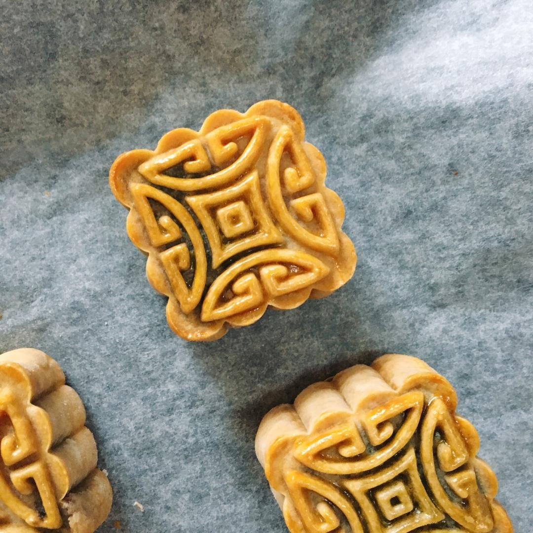 广式月饼—蛋黄莲蓉月饼