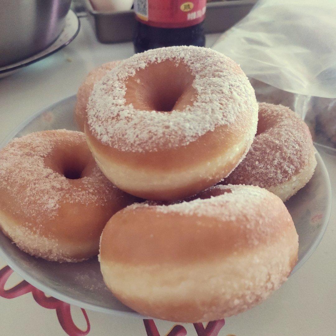 🍩超快手一小时低糖无需烤箱的甜甜圈（详细视频）