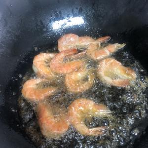 椒盐基围虾的做法 步骤5