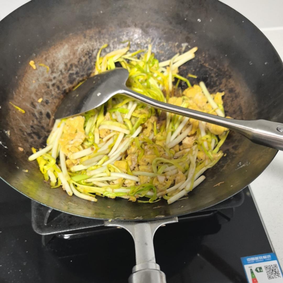 蒜黄炒鸡蛋