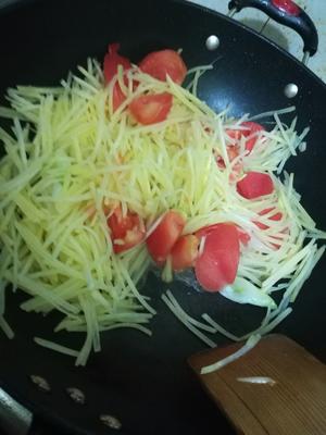 家常菜，西红柿土豆丝的做法 步骤4